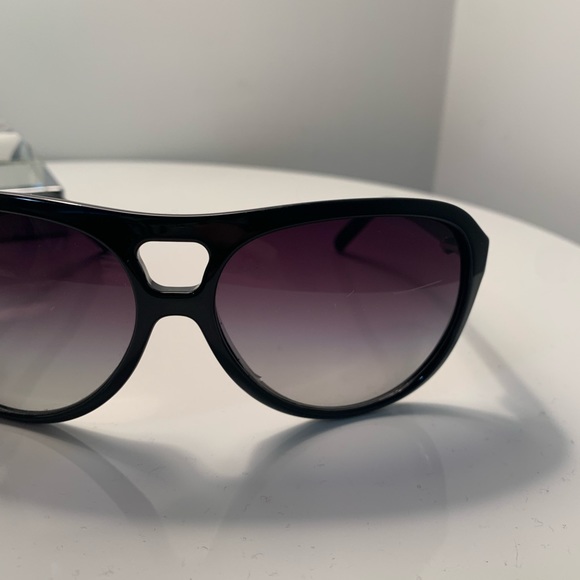 Dolce and Gabbana sunglasses - Picture 6 of 7